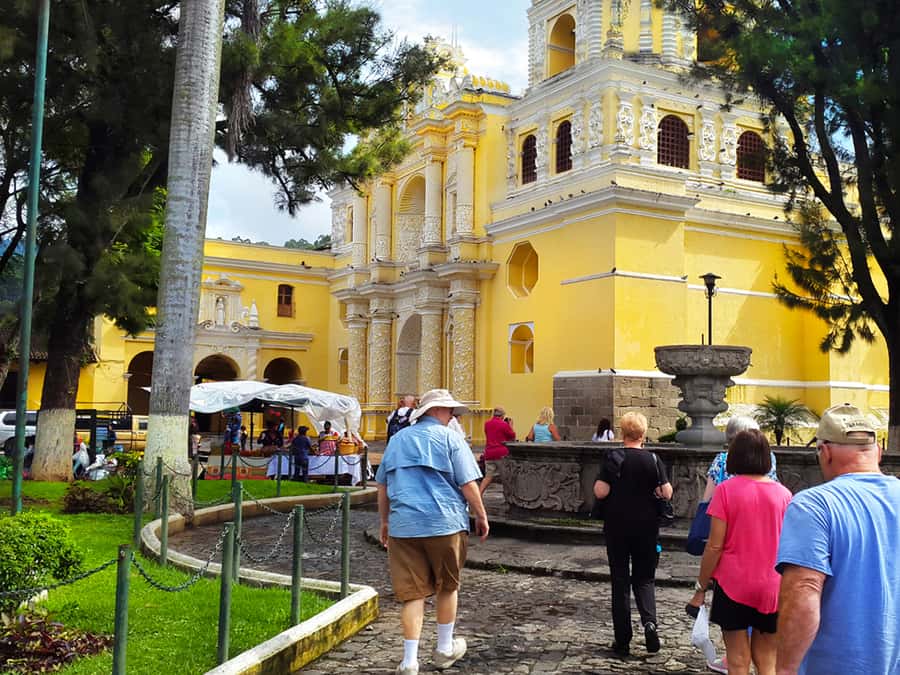 Antigua Guatemala: Morning Tour from Guatemala City - El Carmen ruins and the craft market
