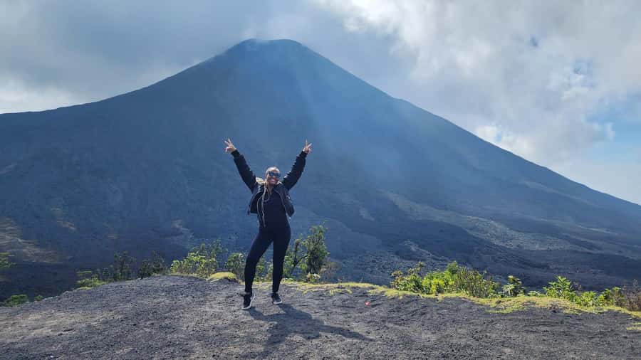 Antigua: Marshmallows Roasting at Pacaya Volcano 6-hour Tour - The first 15 minutes: a quick test