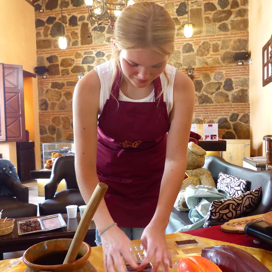 Chocolate workshop; gastronomic experience of cocoa. - Cocoa before chocolate: the Maya connection
