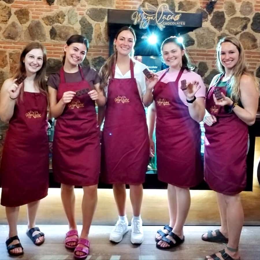 Chocolate workshop; gastronomic experience of cocoa. - What the Spanish-language format means for you