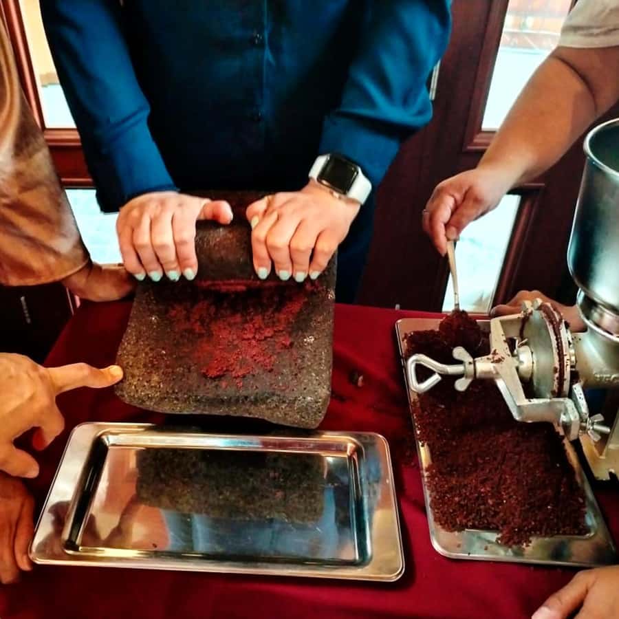 Chocolate workshop; gastronomic experience of cocoa. - Using all five senses on Guatemalan cocoa