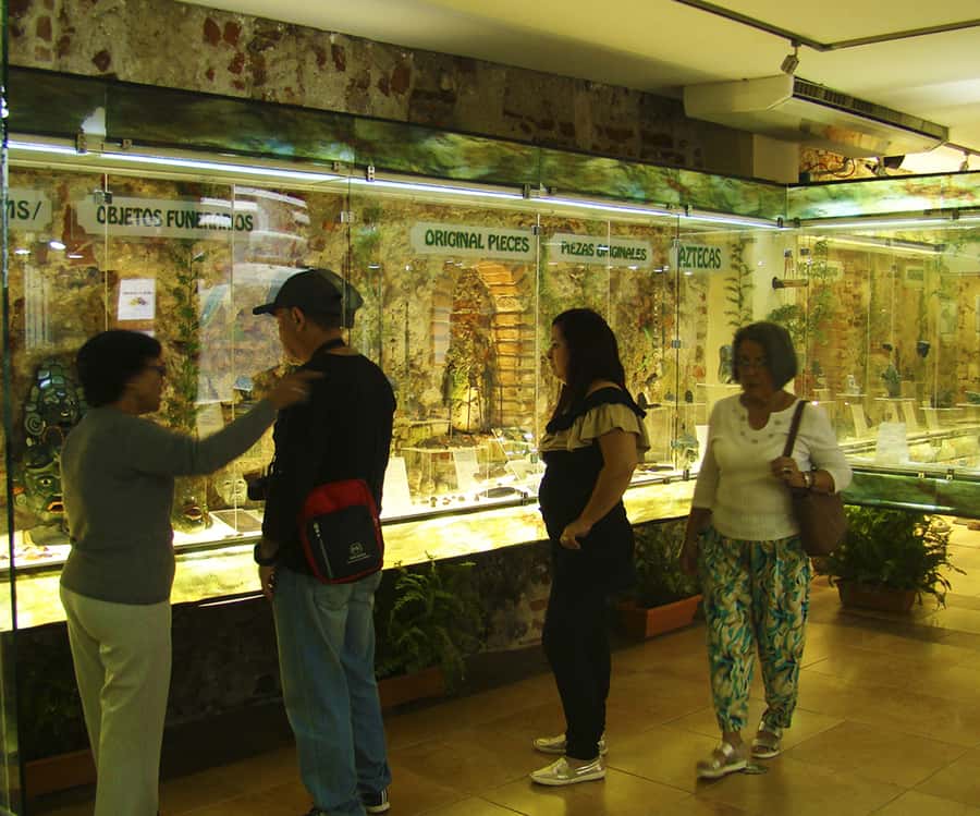 Combo Tour: Colonial Antigua & Guatemala City Explorer Tour - Guatemala City’s monuments along Las Americas Avenue