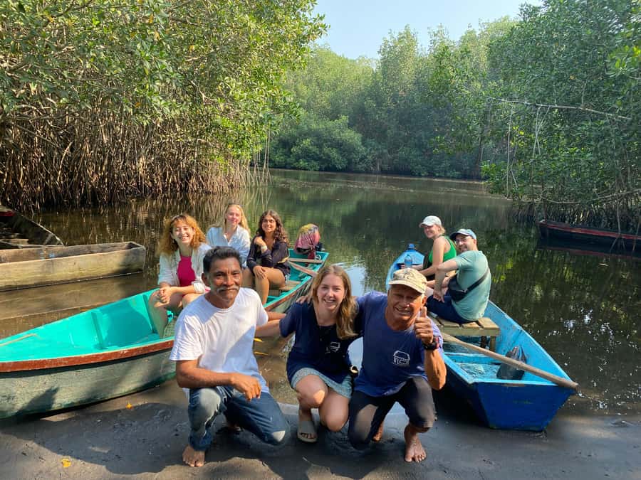 El Paredón: Mangrove Boat Tour with Optional Fishing - The first boat ride through the channels