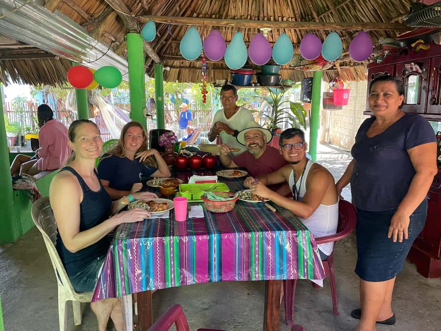 El Paredón: Traditional Cooking Class with a Local Family - A Traditional Salad and the Shared Meal