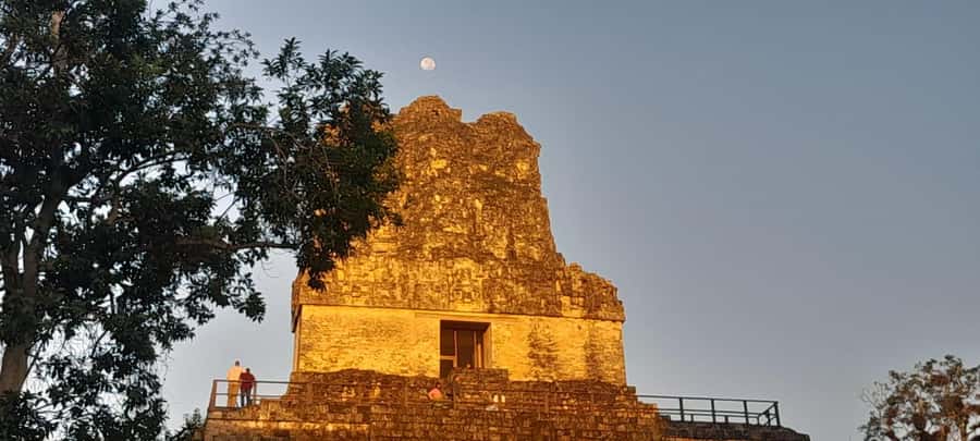 From Flores: Tikal Sunset Tour - Temples, palaces, and jungle paths