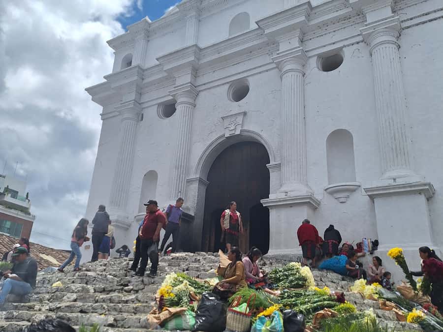 One-day visit to Chichicastenango from Antigua Guatemala - The colorful cemetery