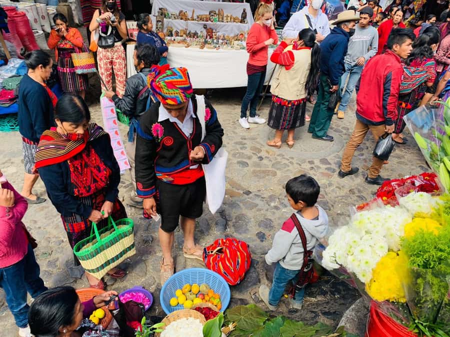 One-day visit to Chichicastenango from Antigua Guatemala - Lunch and the one-hour break