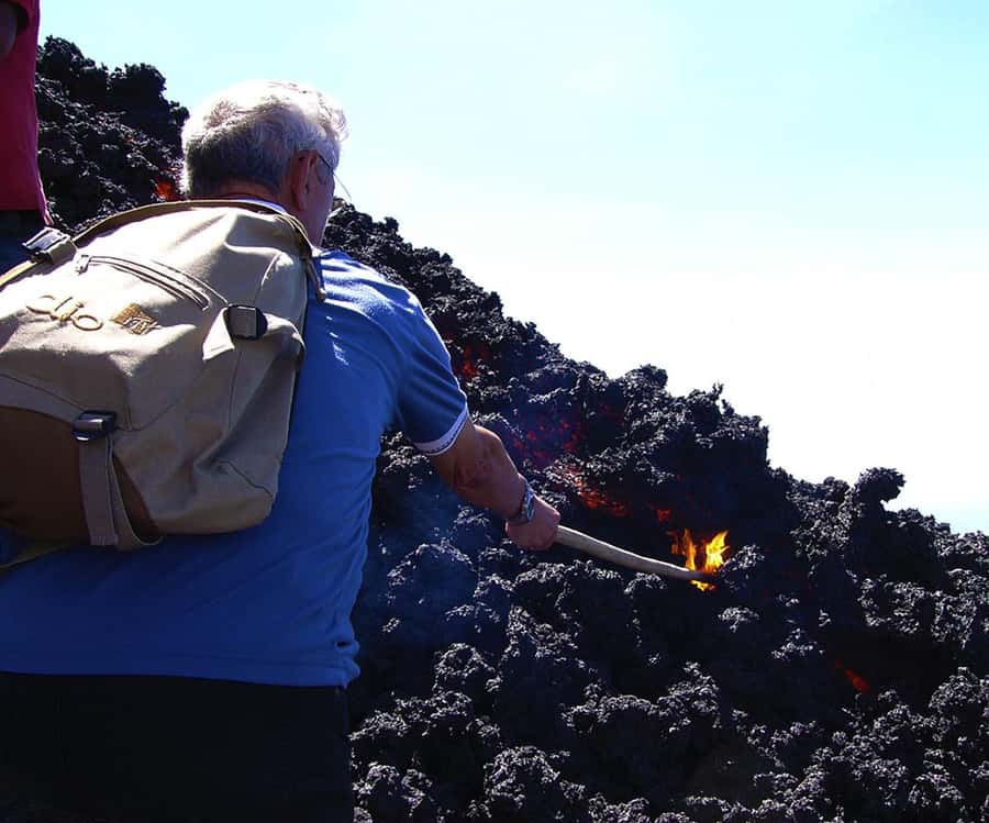 Pacaya Volcano Tour & Hot Springs from Guatemala City - The climb from San Vicente de Pacaya