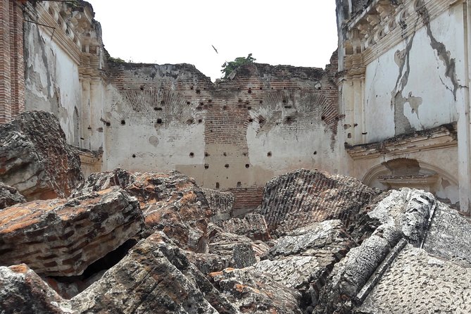 Private Walking tour of Antigua Guatemala - Iglesia de La Merced and earthquake-resistant design